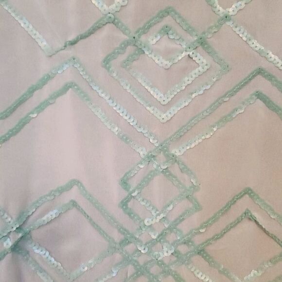 BKE  top    - Picture 2 of 6